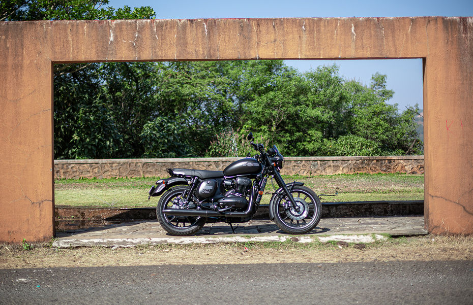 Jawa 42 side