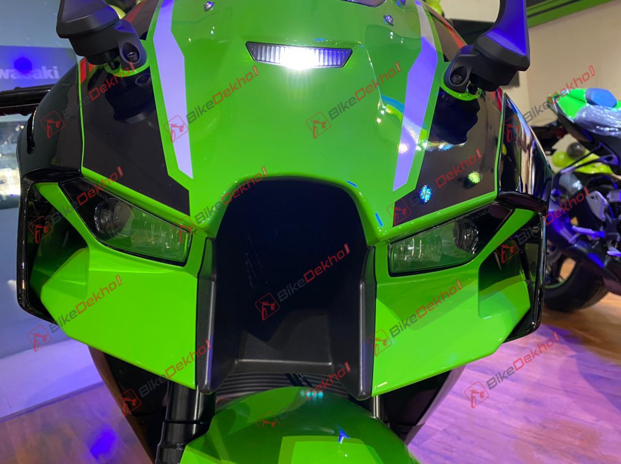 2021 Kawasaki Ninja ZX-10R: Photo Gallery | BikeDekho