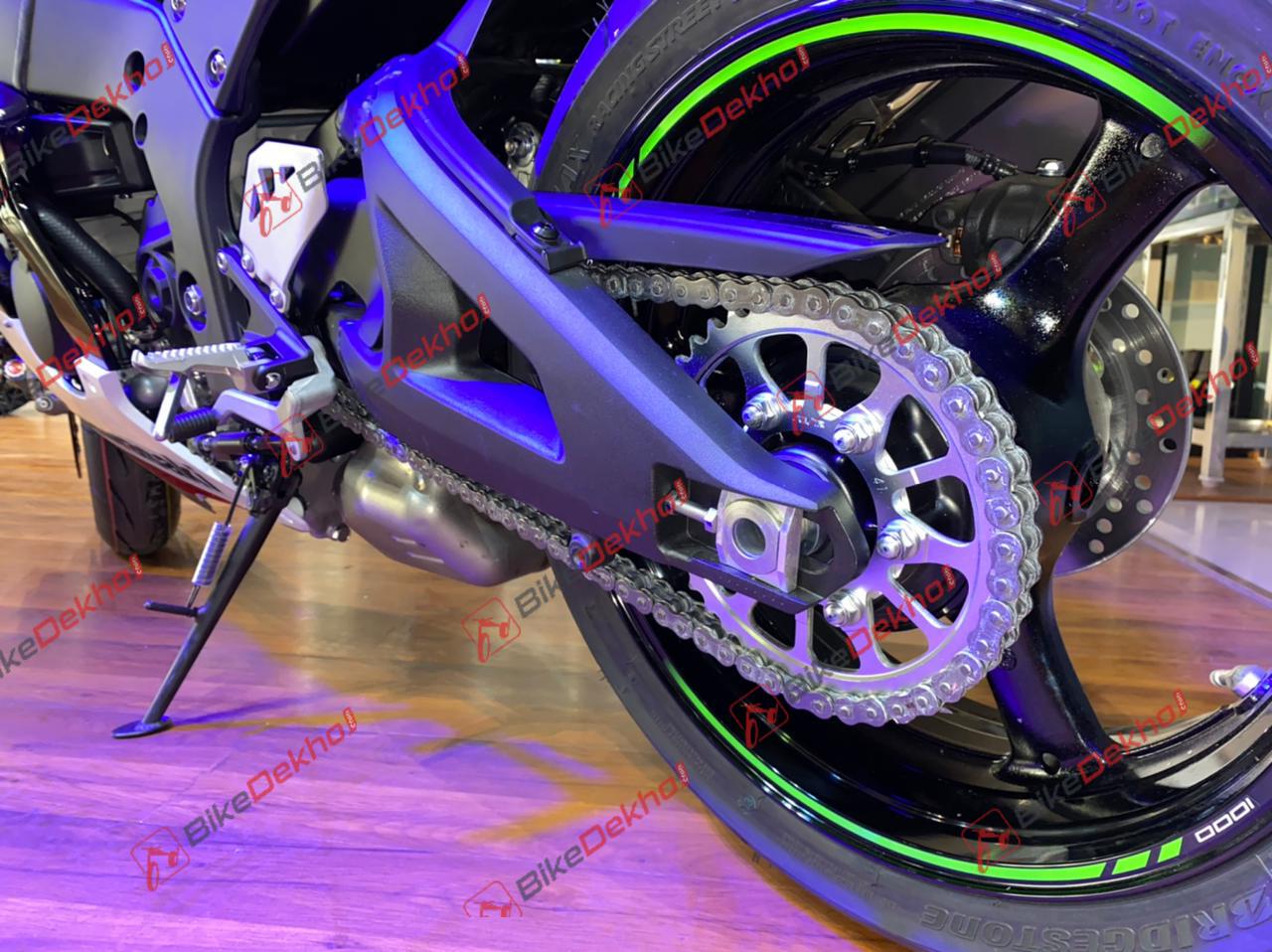 2021 Kawasaki Ninja ZX-10R: Photo Gallery | BikeDekho