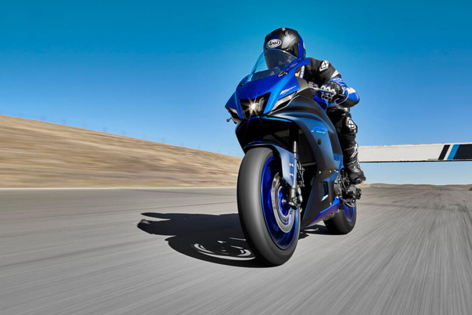 2021 Yamaha YZF-R7 VS Kawasaki Ninja 650: Image Comparison 