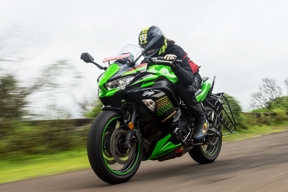 2021 Yamaha YZF-R7 VS Kawasaki Ninja 650: Image Comparison