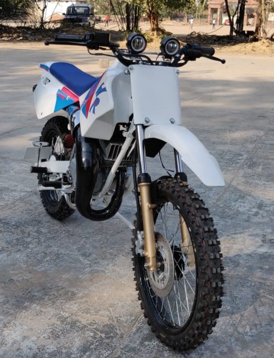 Meet One Of The Cleanest Modified Motocrossing Yamaha RXs | BikeDekho