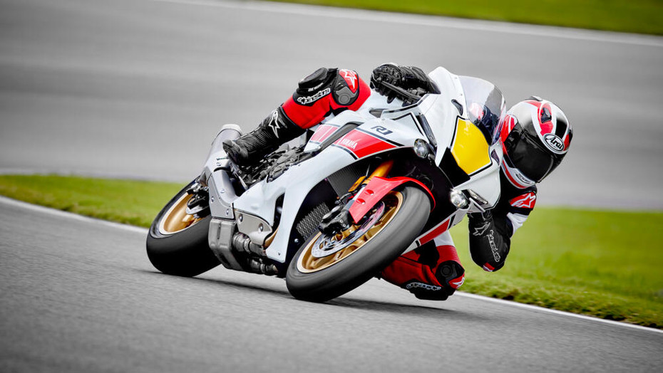 2022 Yamaha YZF-R1, YZF-R7 Get Special Edition Liveries | BikeDekho
