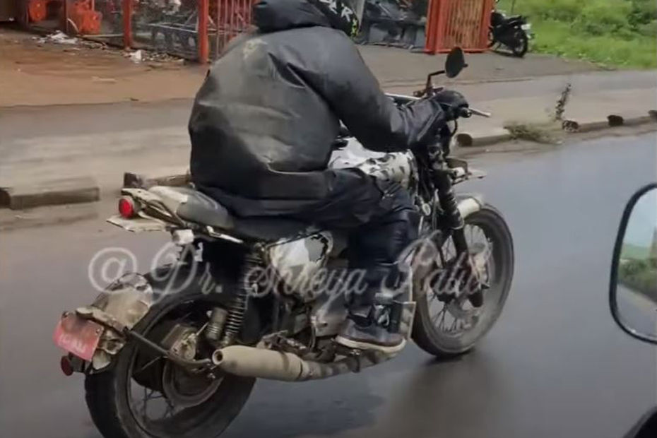 Yezdi Roadking Spotted Testing Alongside New ADV, India Launch Soon?