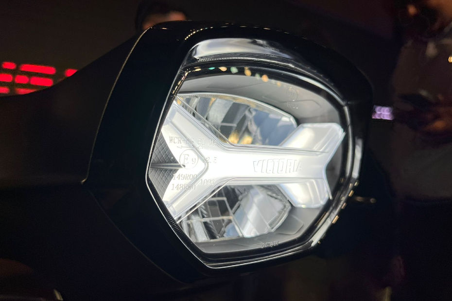 Keeway sixties 300i headlight