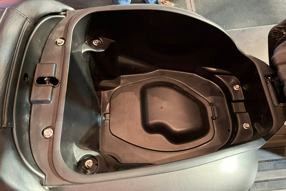 Keeway sixties 300i underseat storage