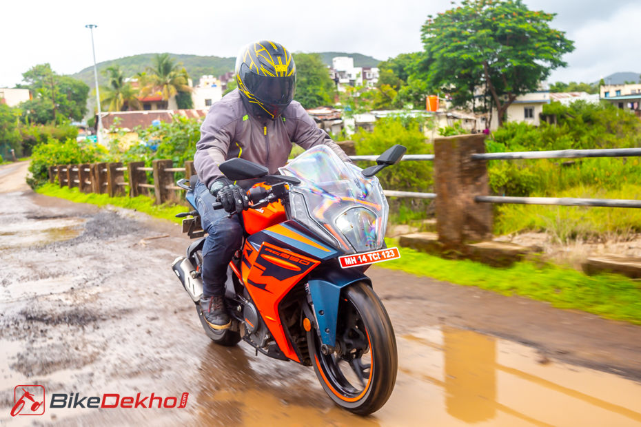 KTM RC 390 vs TVS Apache RR 310 KTM RC 390 vs TVS Apache RR 310