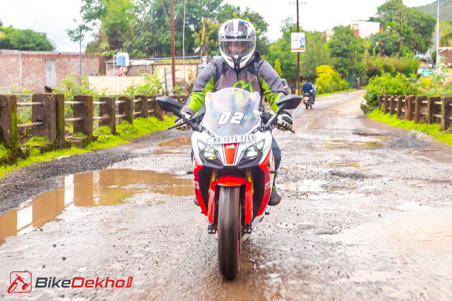 KTM RC 390 vs TVS Apache RR 310 KTM RC 390 vs TVS Apache RR 310