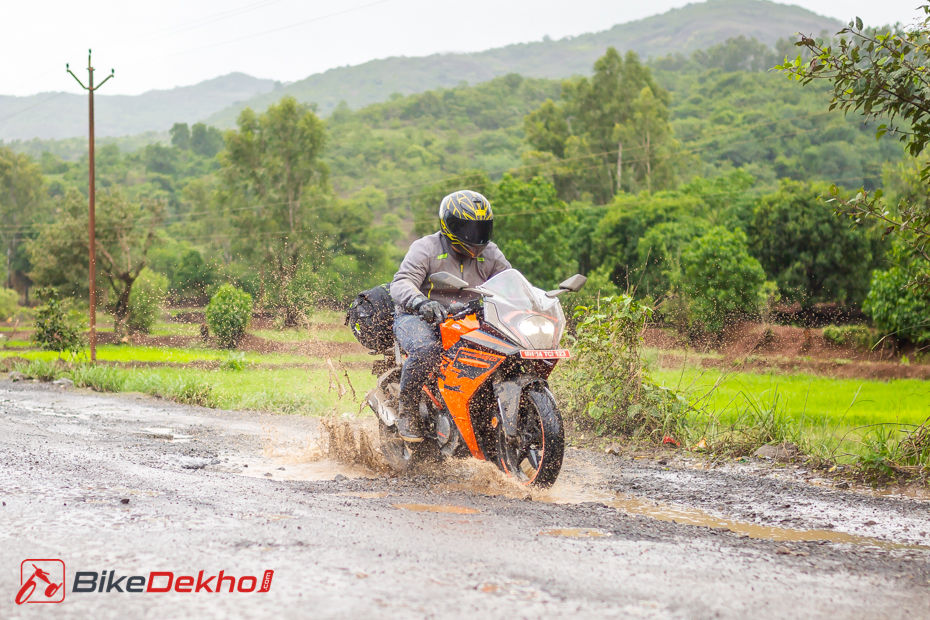 KTM RC 390 vs TVS Apache RR 310 KTM RC 390 vs TVS Apache RR 310
