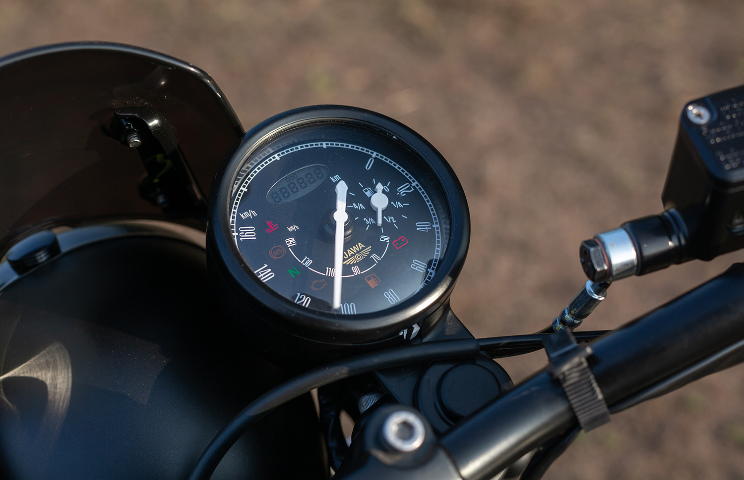 Royal Enfield Hunter 350 vs Jawa 42 2.1: Photo Comparison | BikeDekho