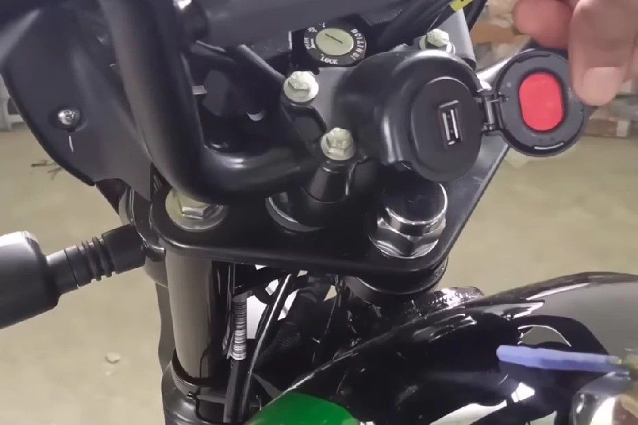Bajaj CT 125X USB Charging
