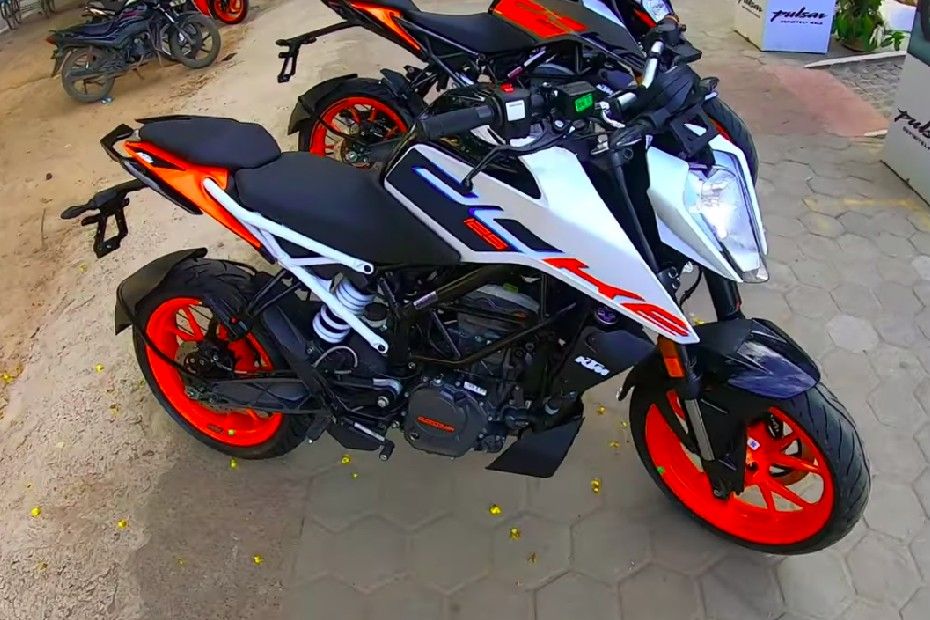 2023 KTM 125 Duke New Colour