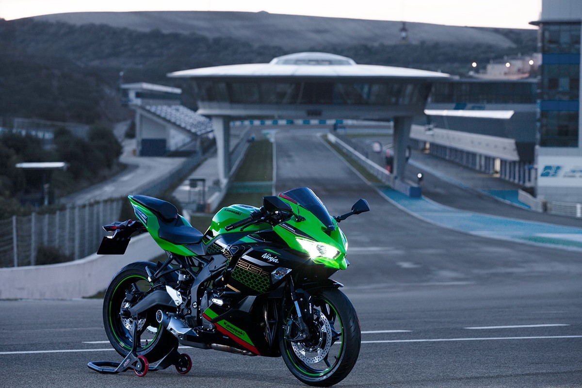 かつ 30th Anniversary Edition of Kawasaki Ninja ZX 14R: Price & Pic Gallery