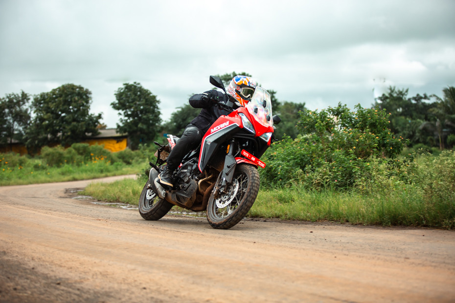 Moto Morini X-Cape 650 Y Seiemmezzo: Traje A Medida