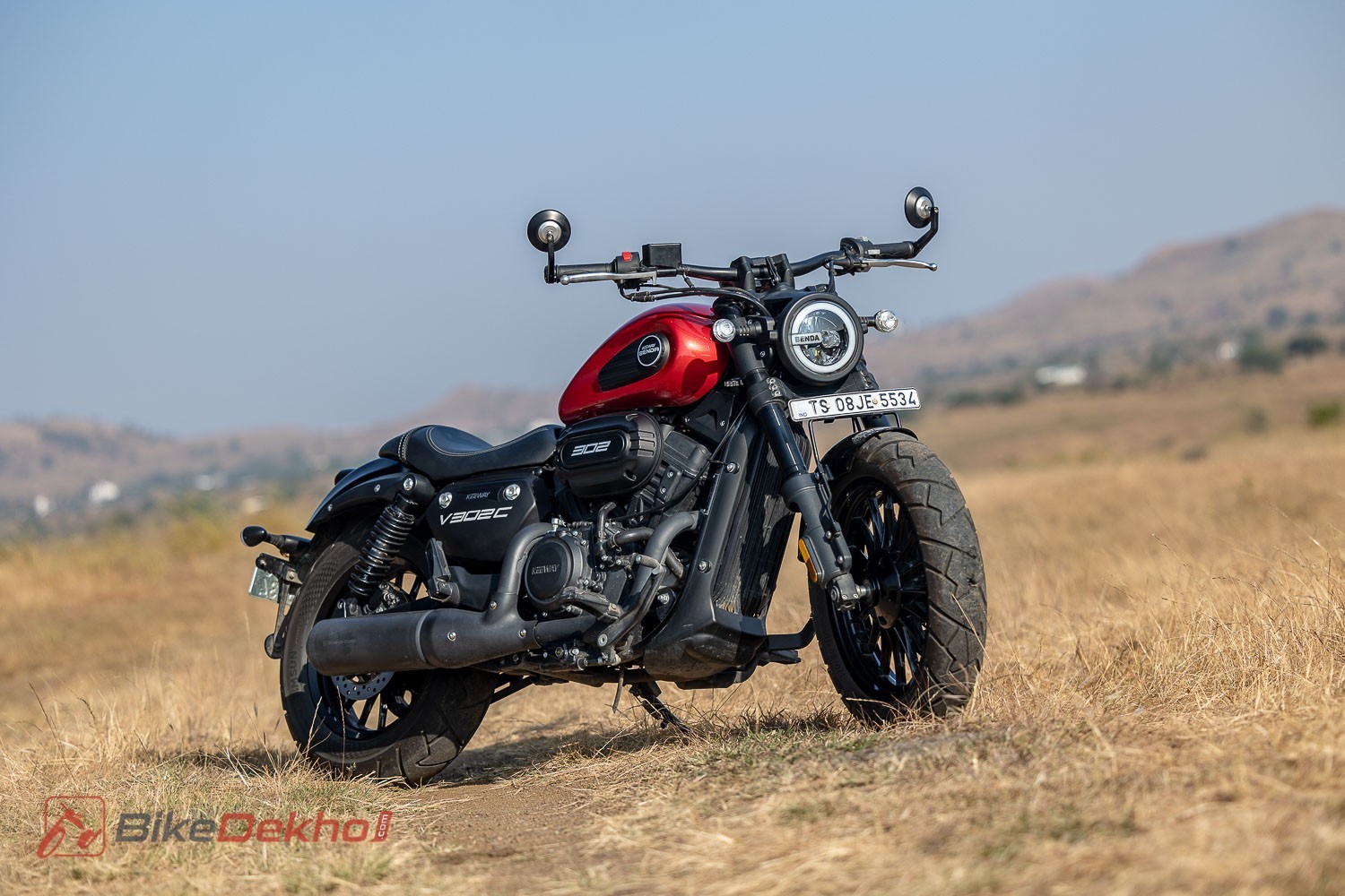 Keeway V302C vs Jawa 42 Bobber: Image Comparison | BikeDekho