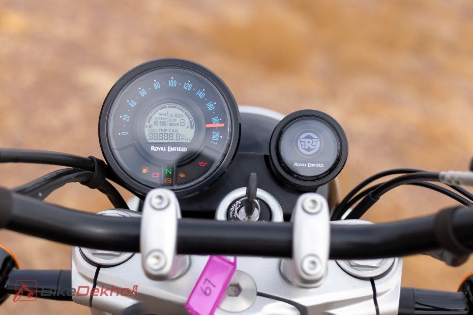 Royal Enfield Super Meteor 650 Instrument Console