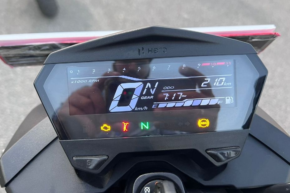 Hero Rtr Hero Xtreme 160R 4V vs TVS Apache RTR 160 4V: Image Comparison | BikeDekho