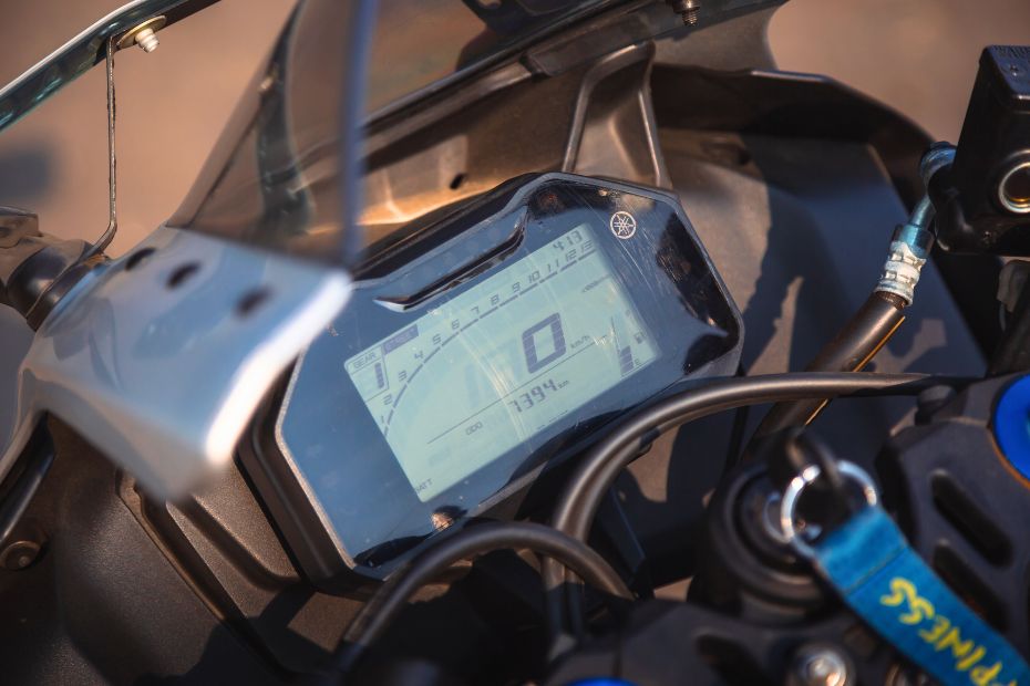 Yamaha R15 S vs R15 V4: Differences Explained | BikeDekho