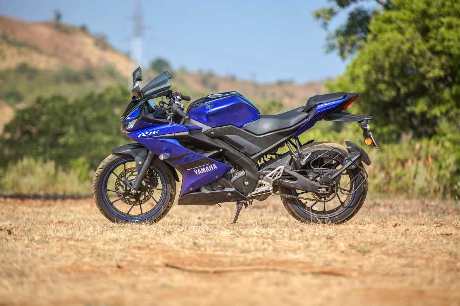 Yamaha R15 S vs R15 V4: Differences Explained | BikeDekho