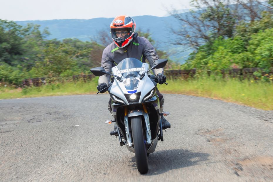 Yamaha R15 S vs R15 V4: Differences Explained | BikeDekho