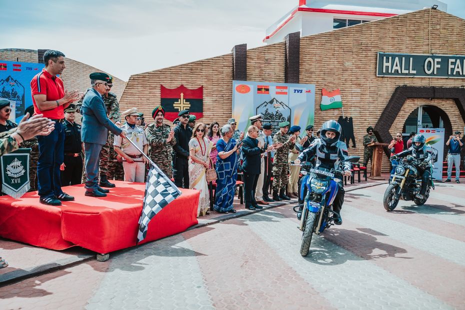 25th Kargil Vijay Diwas: TVS Ronin and TVS Apache RTR 200 4V Women Riders Rally Flagged Off By The Indian Army 25th Kargil Vijay Diwas: TVS Ronin and TVS Apache RTR 200 4V Women Riders Rally Flagged Off By The Indian Army