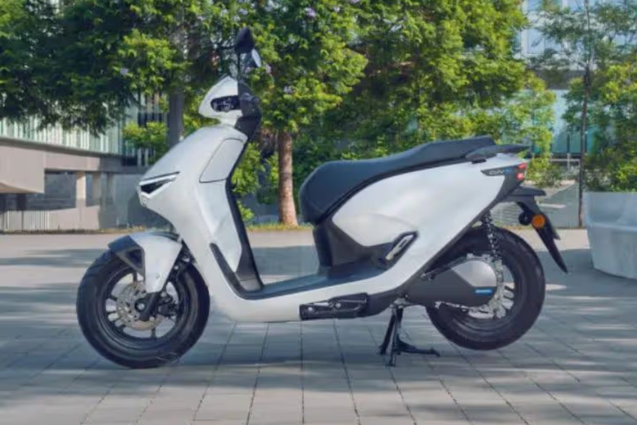 honda-activa-electric-instrument-cluster-teased-bikedekho