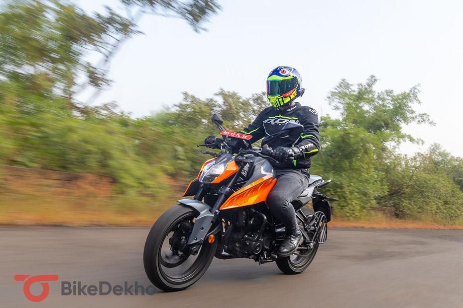 Duke Rivals KTM 250 Duke Receives a Huge Price Cut, For A Limited Time | BikeDekho