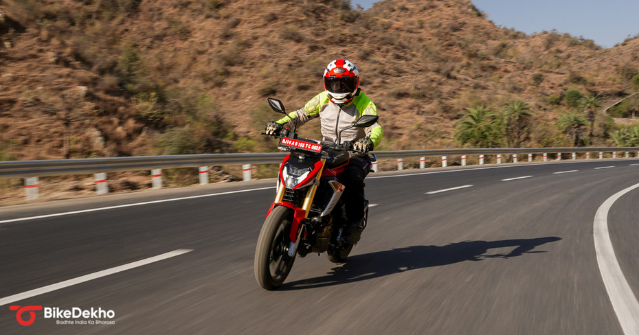 Hero Xtreme 250R Cruising Down The Highway