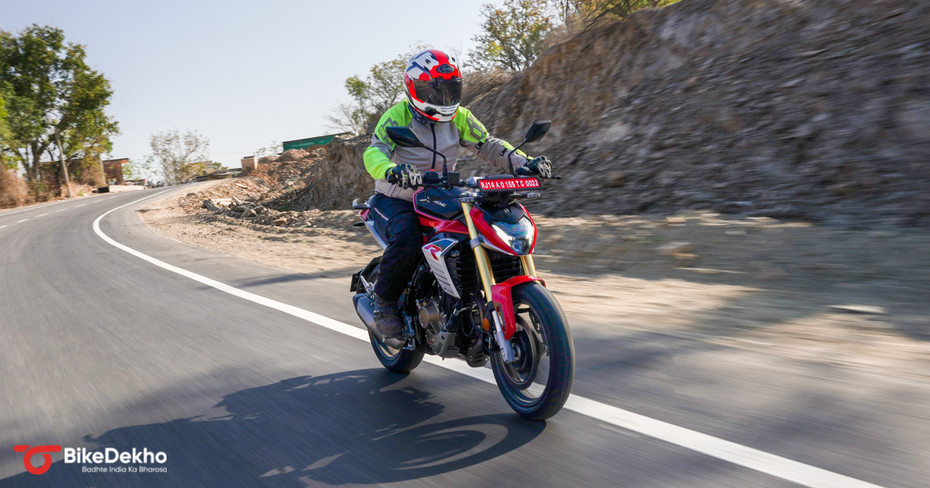 Hero Xtreme 250R Firestorm Red Cruising