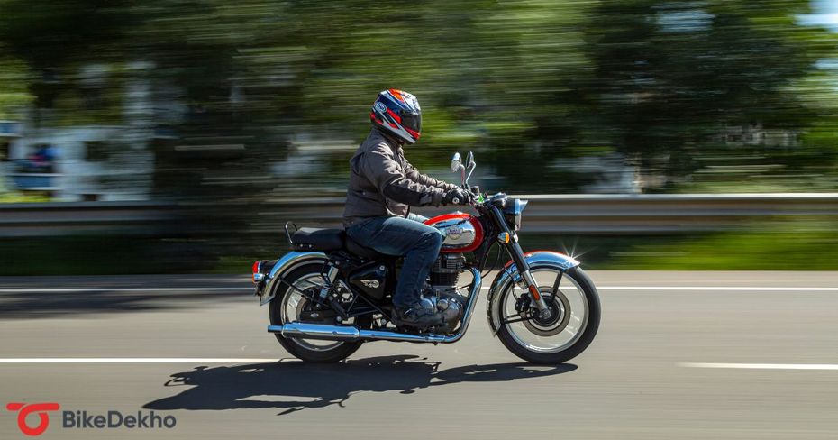 Royal Enfield Classic 350 Riding Shot Royal Enfield Classic 350 Riding Shot