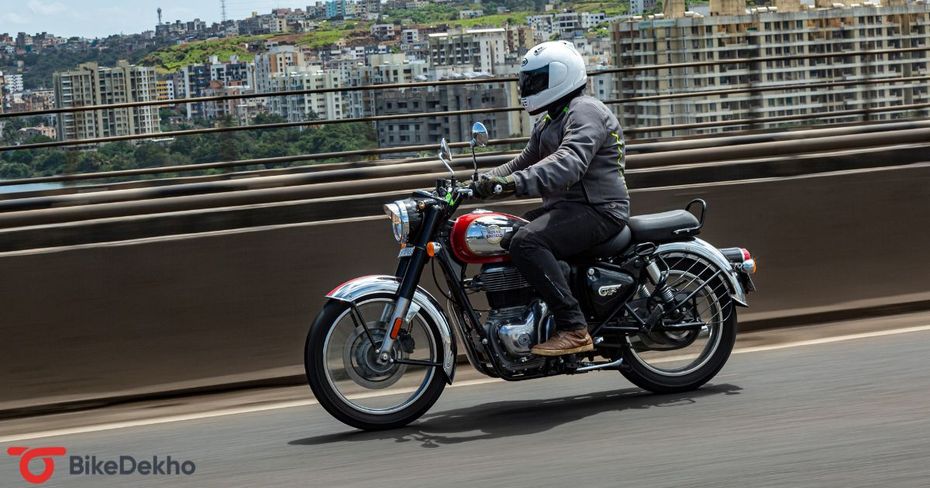 Royal Enfield Classic 350 Riding Shot Royal Enfield Classic 350 Riding Shot