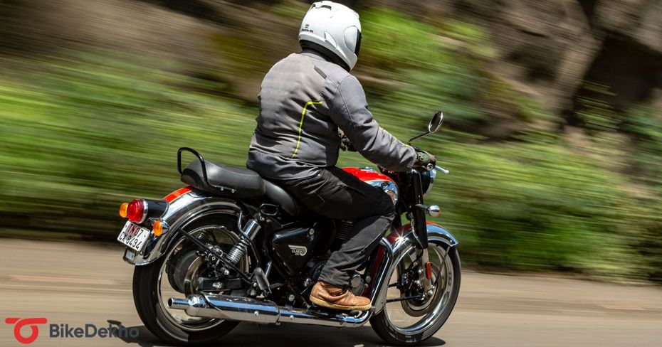 Royal Enfield Classic 350 Riding Shot Royal Enfield Classic 350 Riding Shot