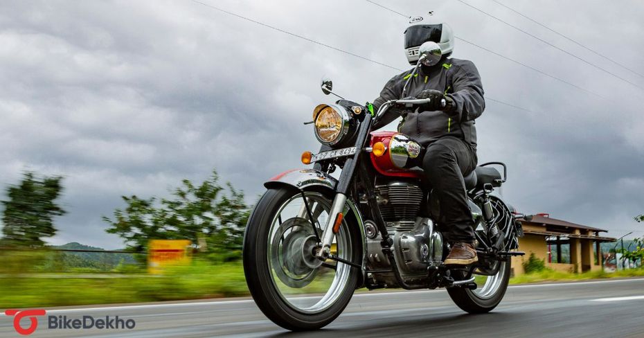 Royal Enfield Classic 350 Riding Shot Royal Enfield Classic 350 Riding Shot
