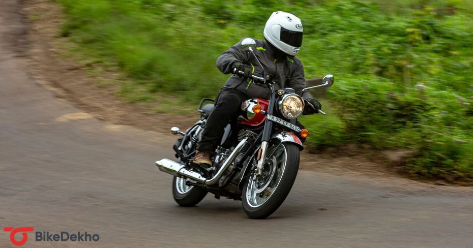 Royal Enfield Classic 350 Riding Shot Royal Enfield Classic 350 Riding Shot