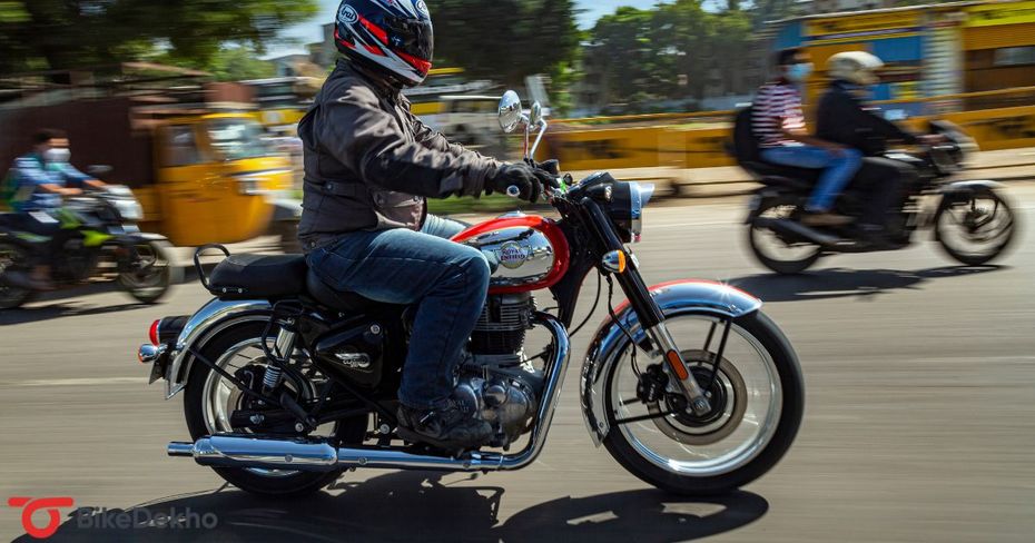 Royal Enfield Classic 350 Riding Shot Royal Enfield Classic 350 Riding Shot