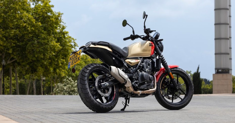 Royal Enfield Guerrilla 450 exhaust design Royal Enfield Guerrilla 450