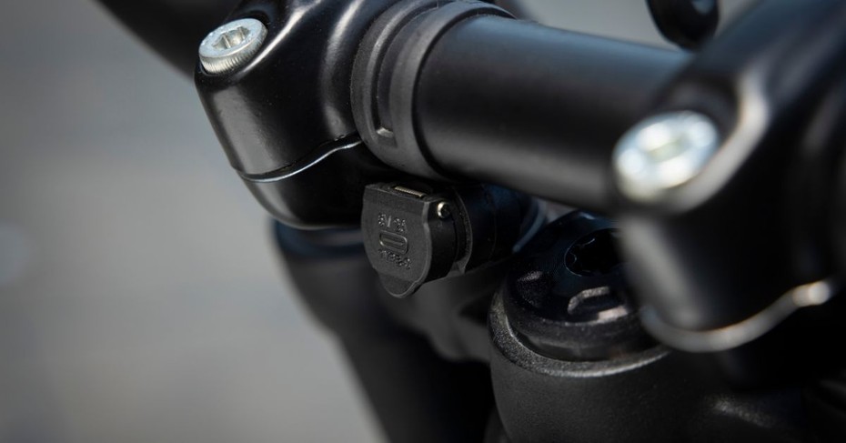 Royal Enfield Guerrilla 450 charging port Royal Enfield Guerrilla 450