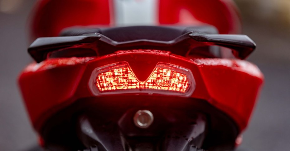 TVS RTR 160 4V Tail Light TVS RTR 160 4V Tail Light