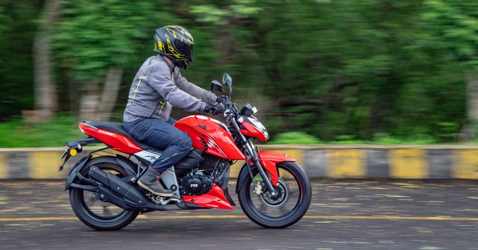 TVS RTR 160 Racing Red Riding Shot TVS RTR 160 Racing Red Riding Shot