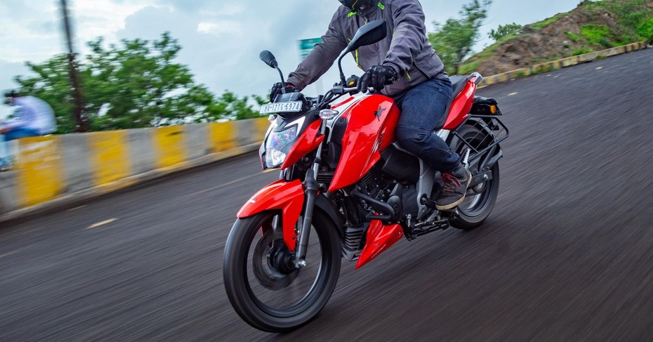 TVS RTR 160 Racing Red Riding Shot TVS RTR 160 Racing Red Riding Shot