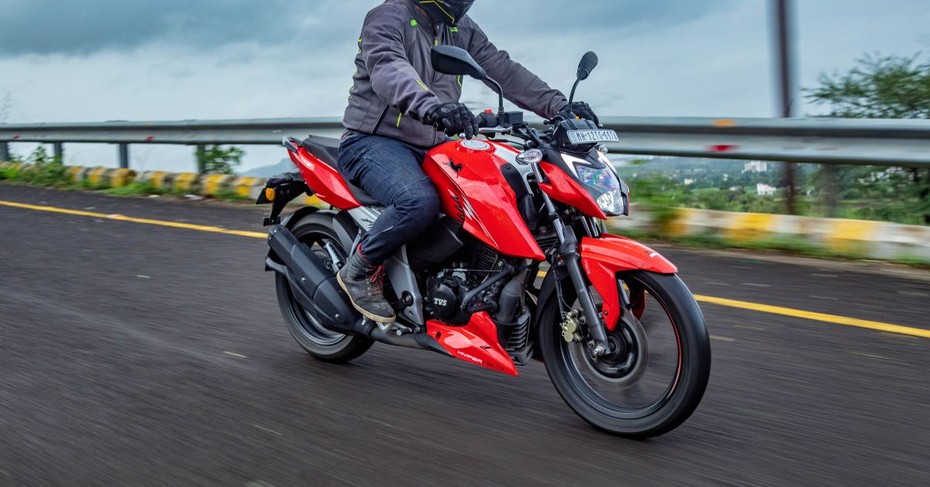 TVS RTR 160 Racing Red Riding Shot TVS RTR 160 Racing Red Riding Shot