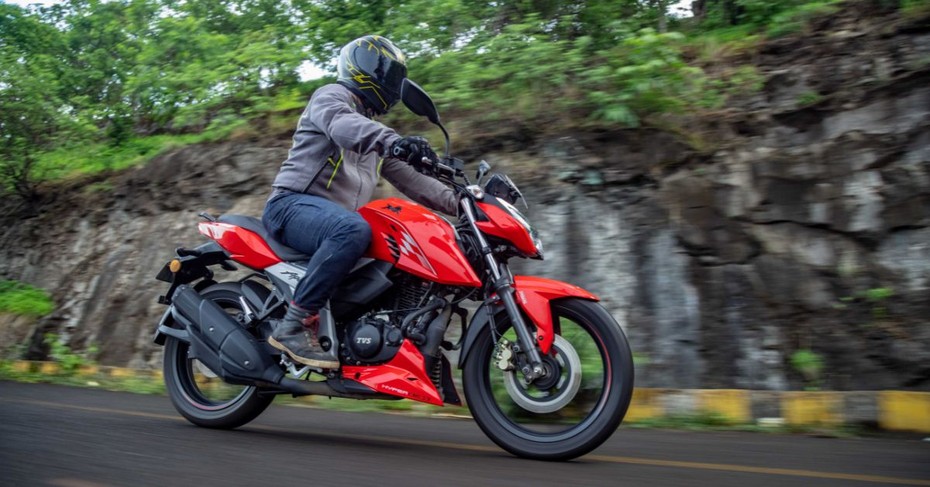 TVS RTR 160 Racing Red Riding Shot TVS RTR 160 Racing Red Riding Shot