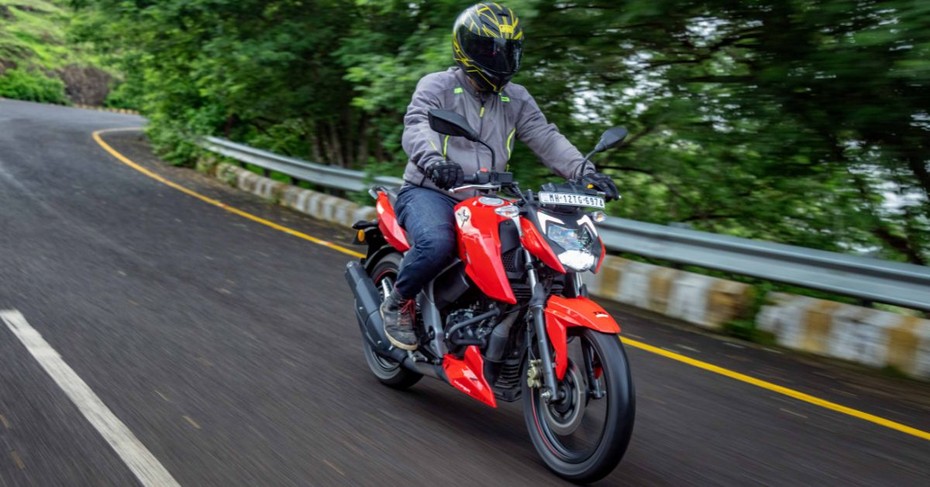 TVS RTR 160 Racing Red Riding Shot TVS RTR 160 Racing Red Riding Shot