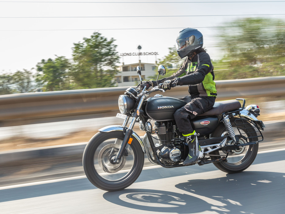 Honda H'ness CB530 Riding Shot