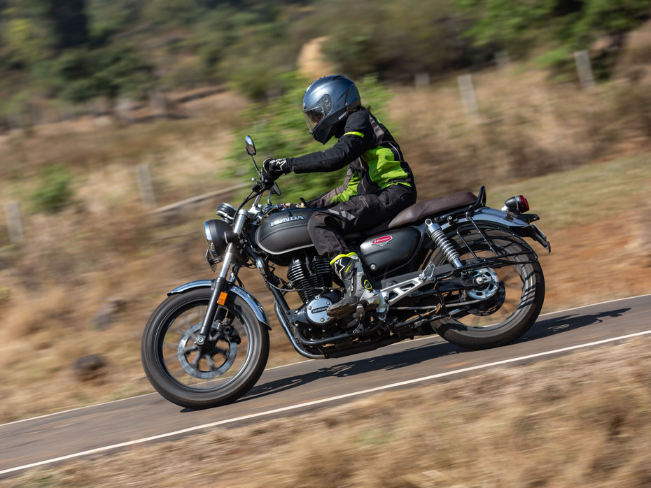 Honda H'ness CB530 Riding Shot