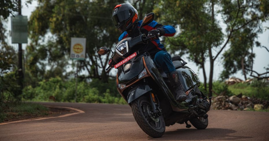 Hero Destini 125 Cornering Shot