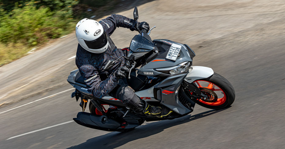 Yamaha Aerox 155 Grey Vermillion Cornering Shot Yamaha Aerox 155 Grey Vermillion Cornering Shot