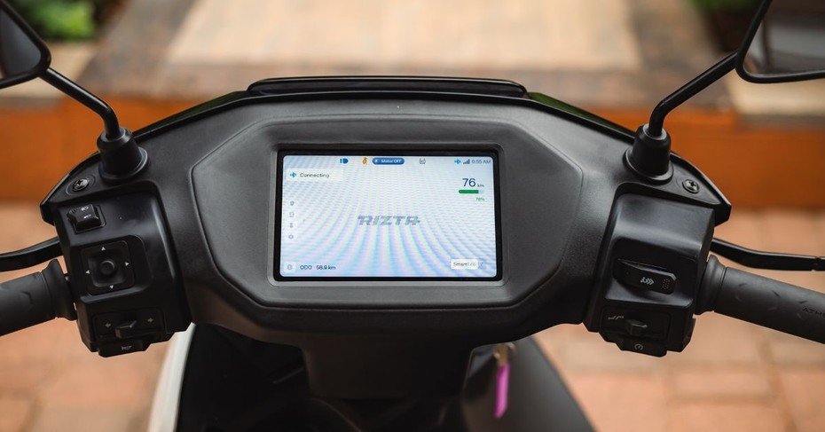 Ather Rizta Screen