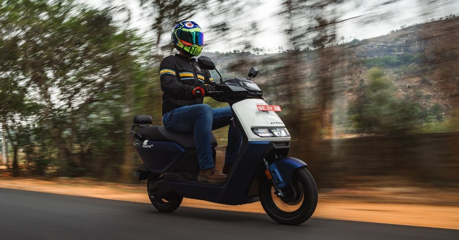 Ather Rizta Side Shot