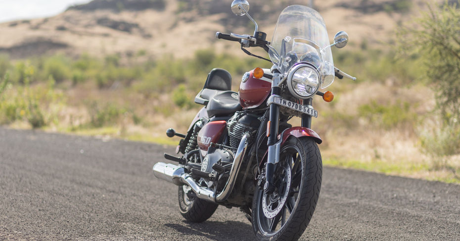 Royal Enfield Super Meteor 650 windscreen and handlebar Royal Enfield Super Meteor 650 windscreen and handlebar